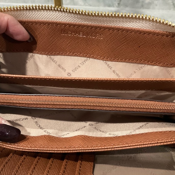 Michael Kora LIKE NEW Jet Set Travel Continental Wallet - Picture 11 of 12